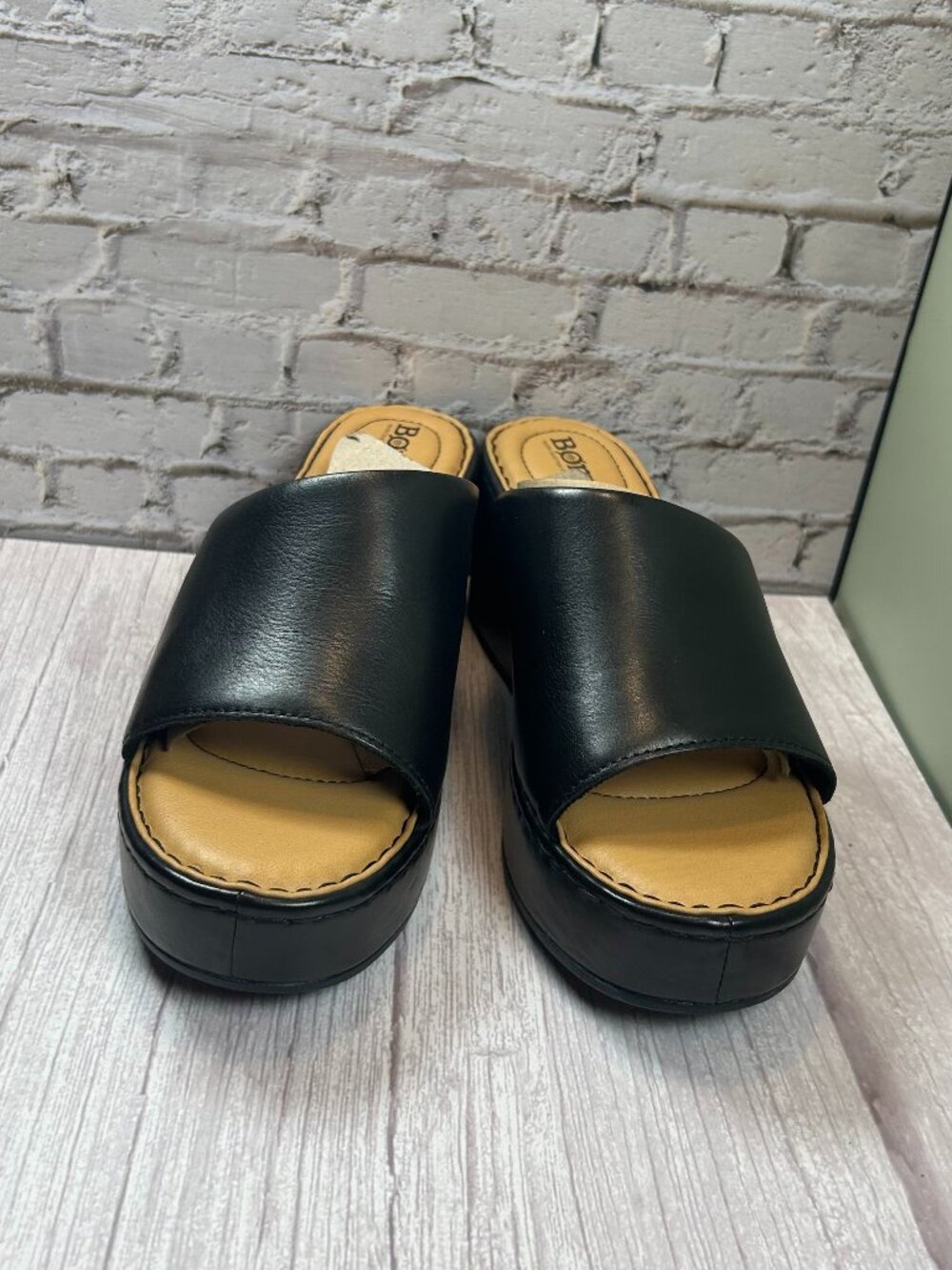 BORN SHILO LEATHER PLATFORM WEDGE SLIDES (9)